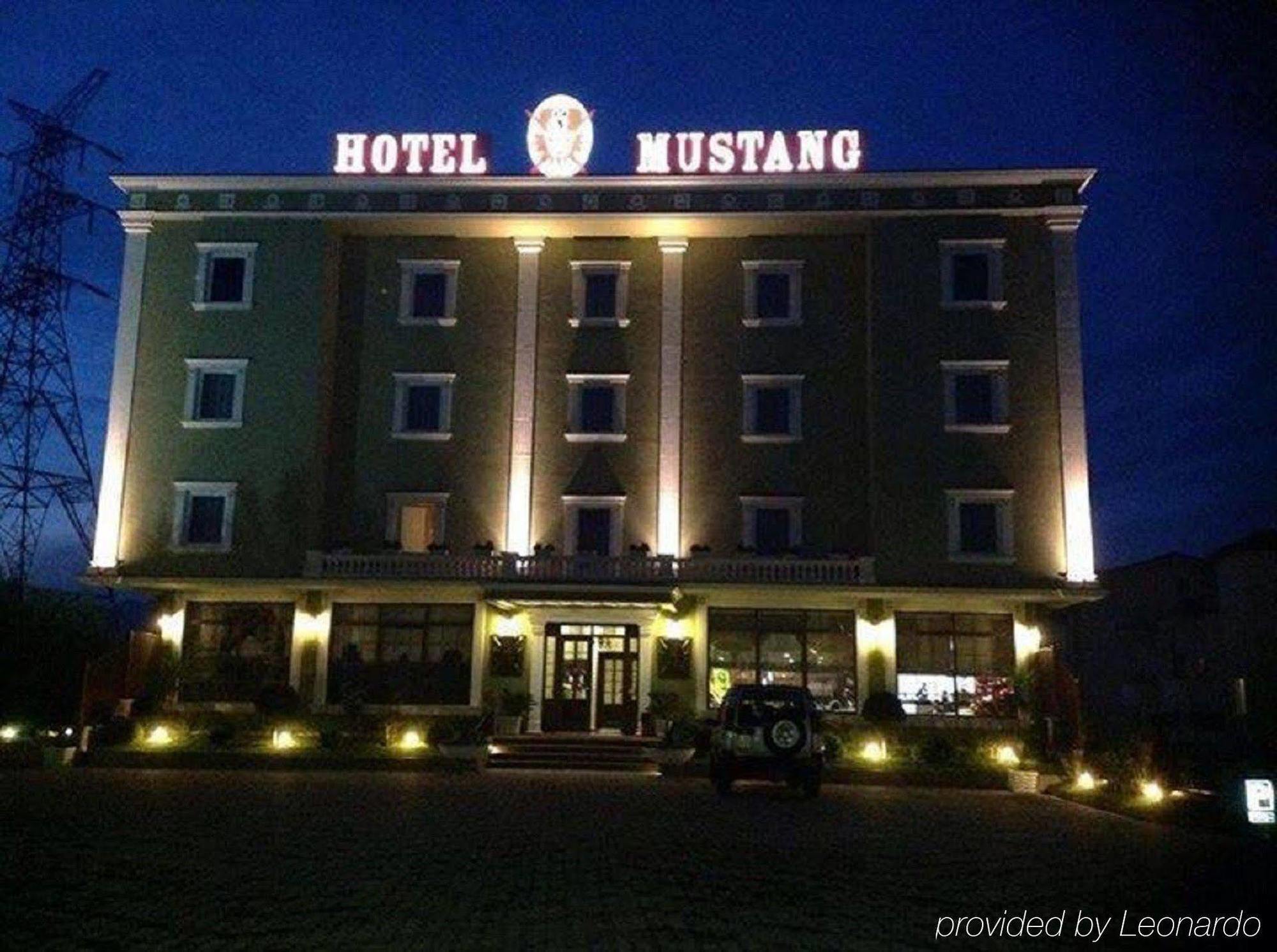 Hotel Mustang Vasqarr Exteriör bild