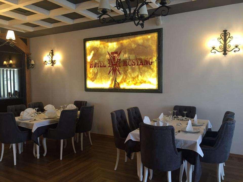 Hotel Mustang Vasqarr Restaurang bild
